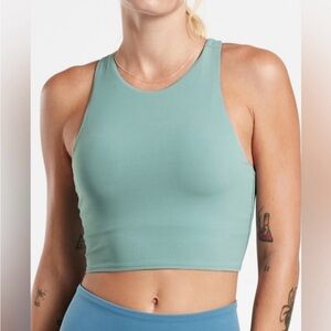 Athleta Conscious Crop